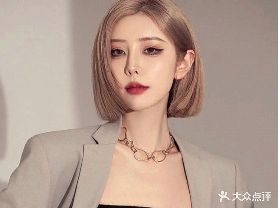 美遇烫染接发设计(万达广场店)