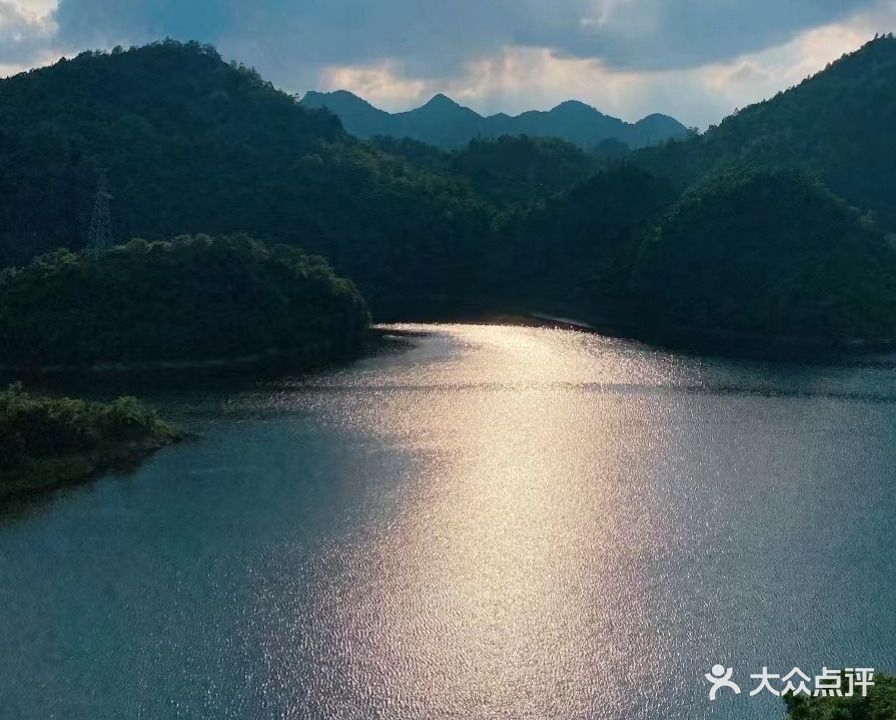 依山傍水烧烤乐园(阿哈湖店)