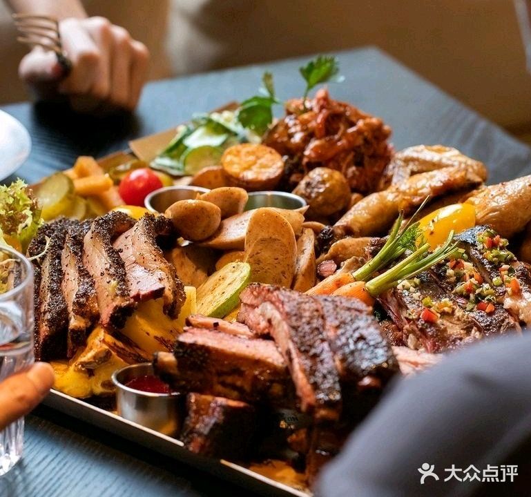 卫士里美式熏肉窑烤披萨店