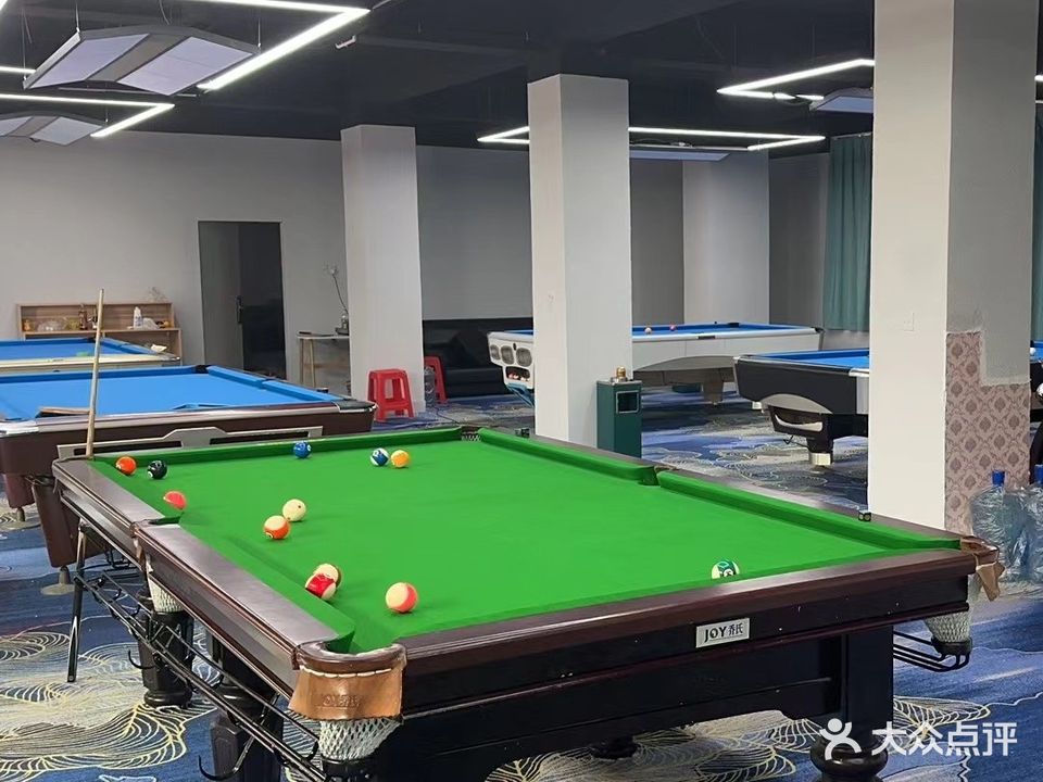 闰东台球
