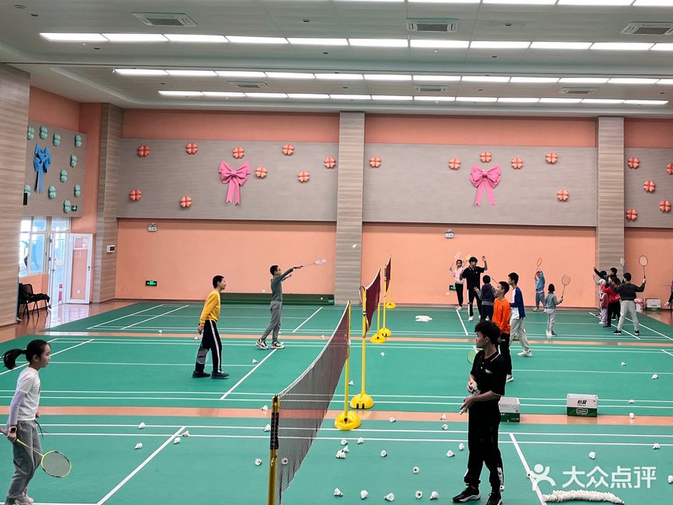 活动中心羽毛球馆
