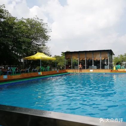 半山天池运动庄园