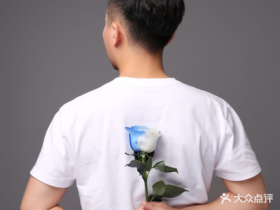 FLORA YOUNG趁年轻花艺研究室