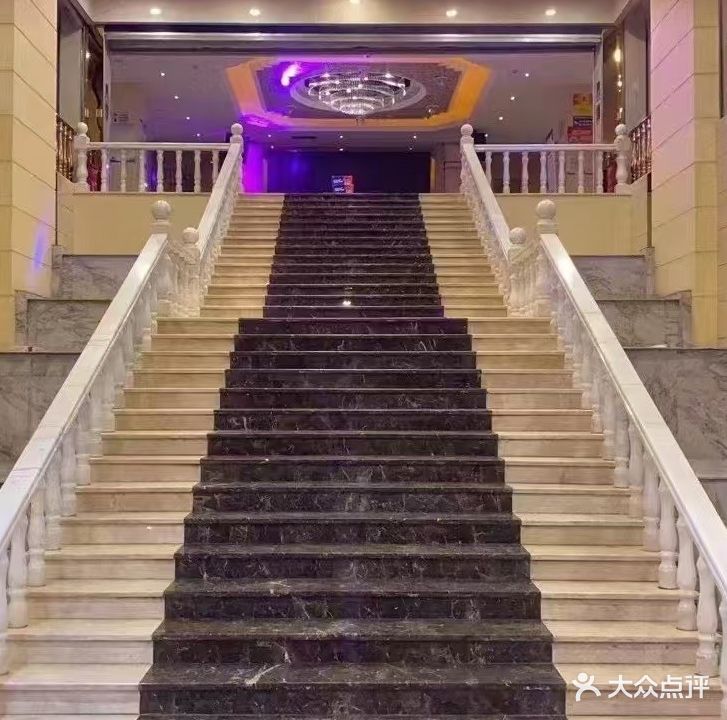 K歌之王乐尚量贩KTV(过境路店)