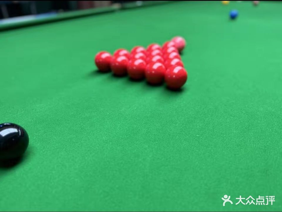 沉溺台球厅