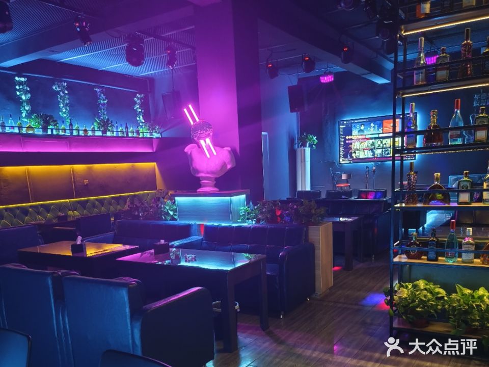 蓝月时尚酒馆(博兴店)