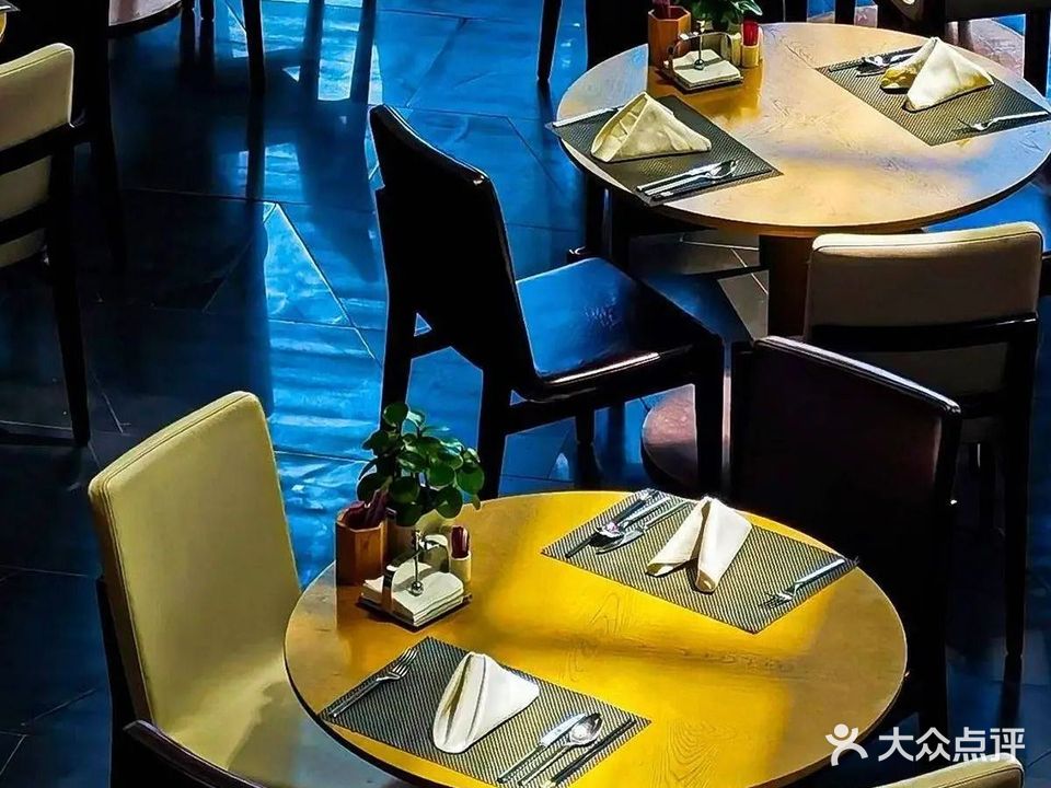 温江皇冠假日酒店·温咖啡厅