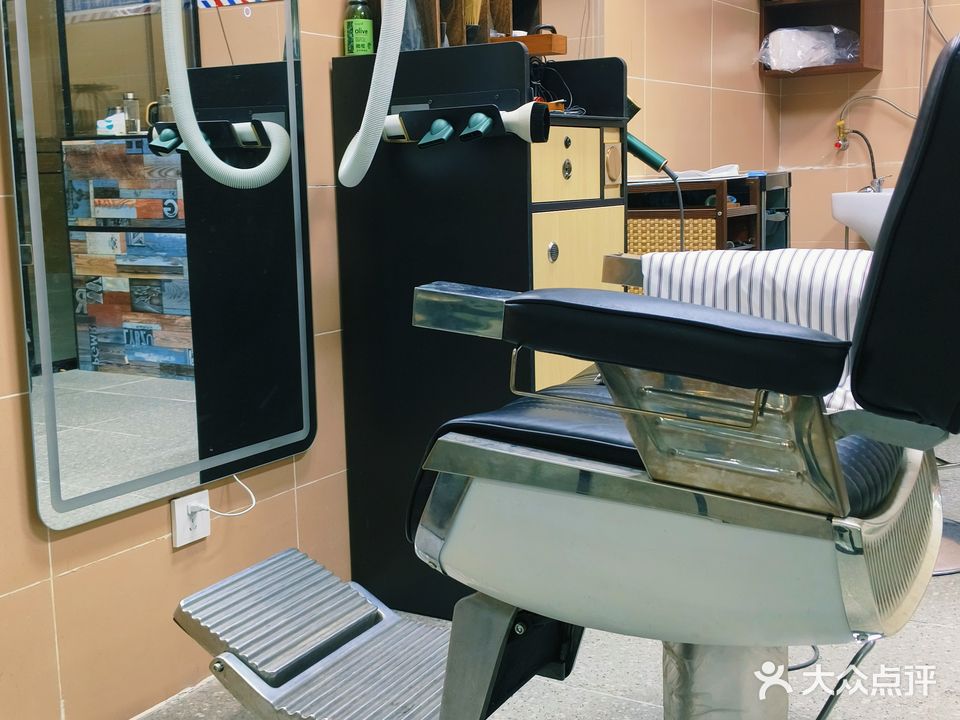 秋泽快剪理发馆