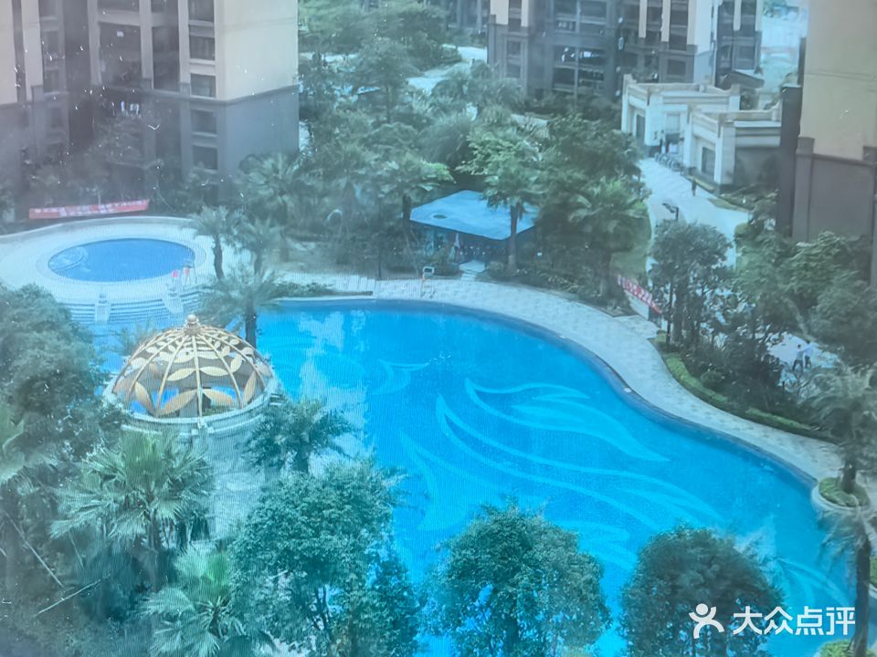 碧湖玫瑰花园游泳池