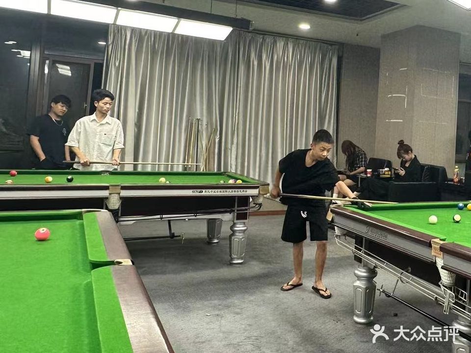 8洛克桌球俱乐部(胡家庙店)