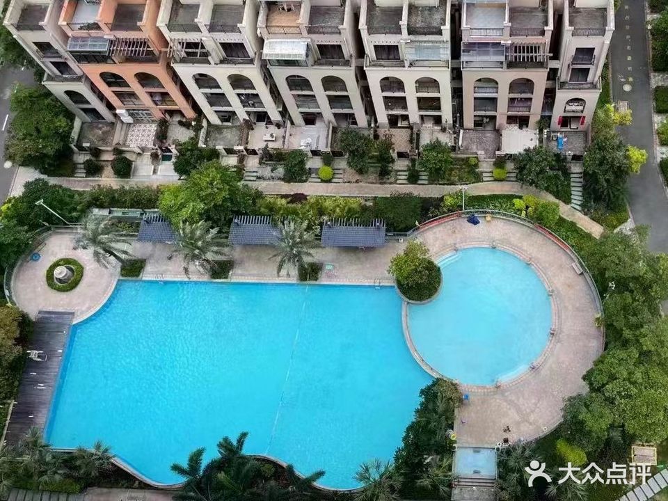 珠海市斗门区白蕉镇华策岭峰国际花园小区游泳池