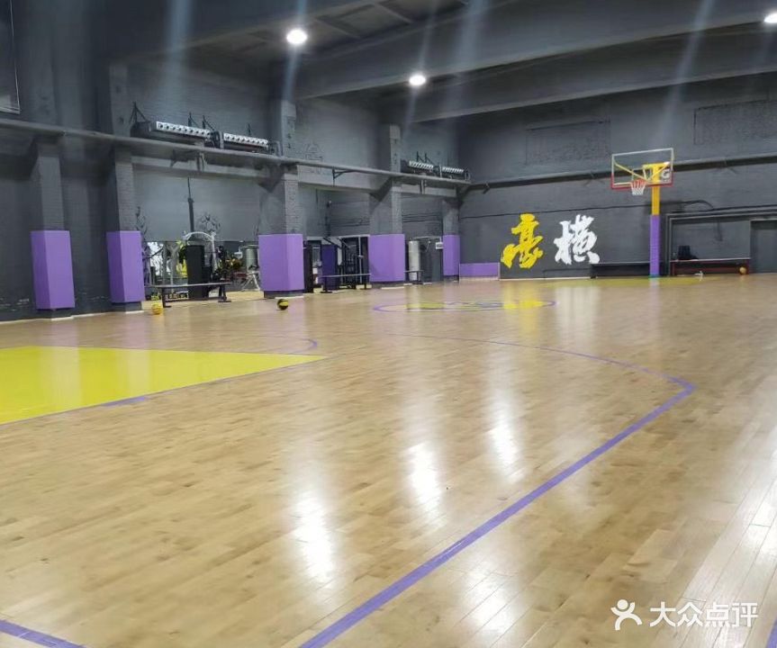 兄弟训练师篮球馆