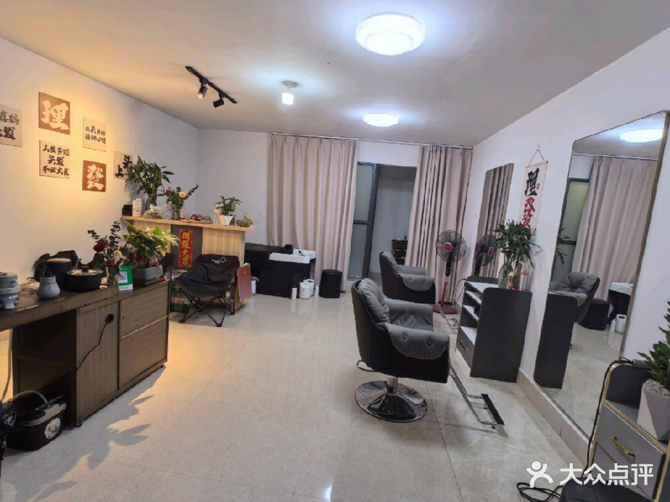 塑何造型工作室(扶绥店)