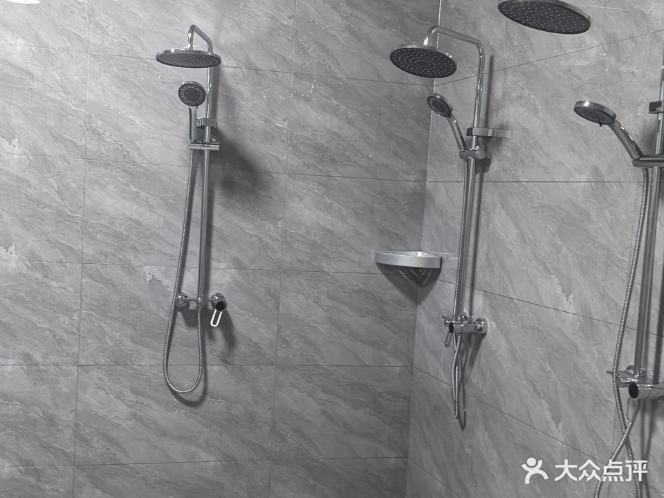 爱更多羽毛球馆