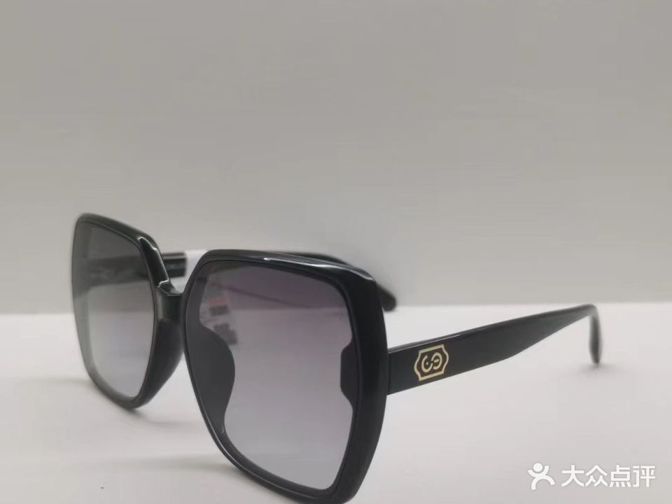 优企眼镜(明发商业广场店)