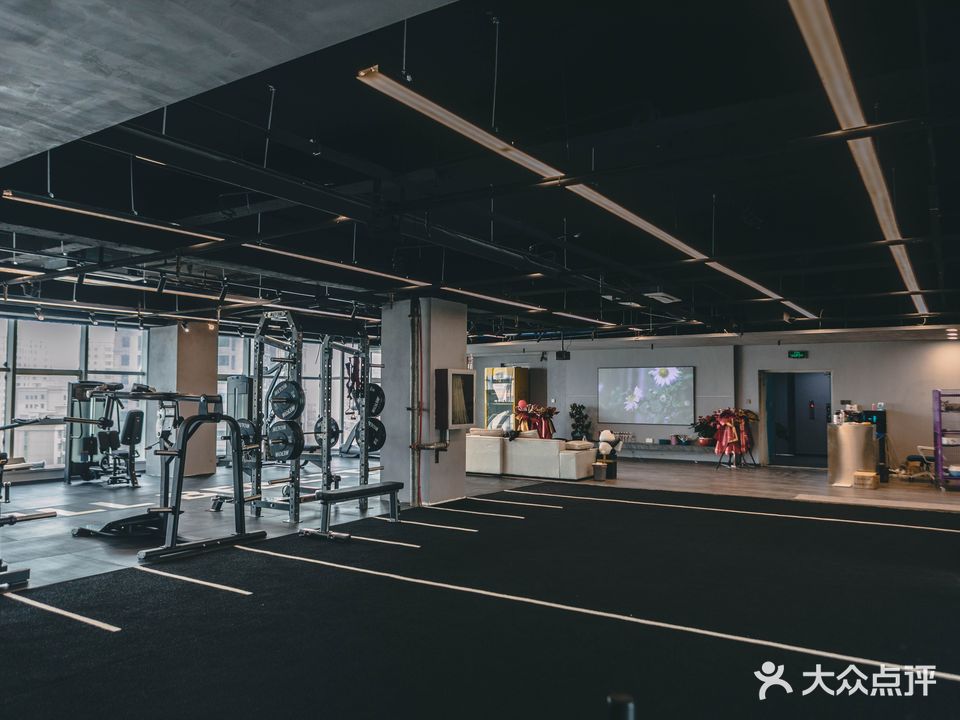 超级熊猫健身馆(沣美大厦店)