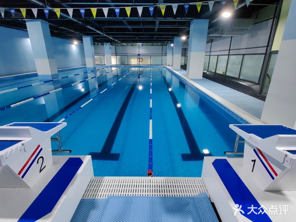 众星游泳俱乐部