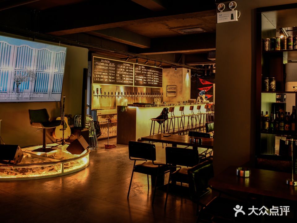 万有引力精酿酒馆(北人字街店)