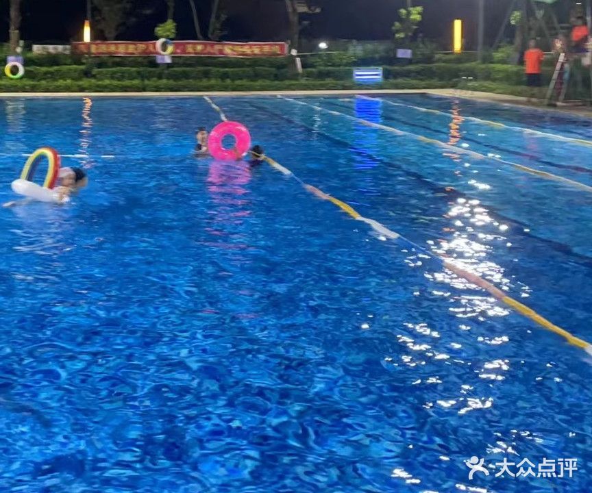 九悦花园游泳池