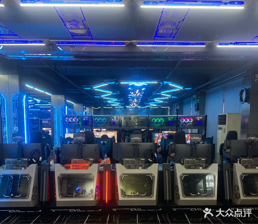 轻舞飞扬电竞馆(富华里商业中心店)