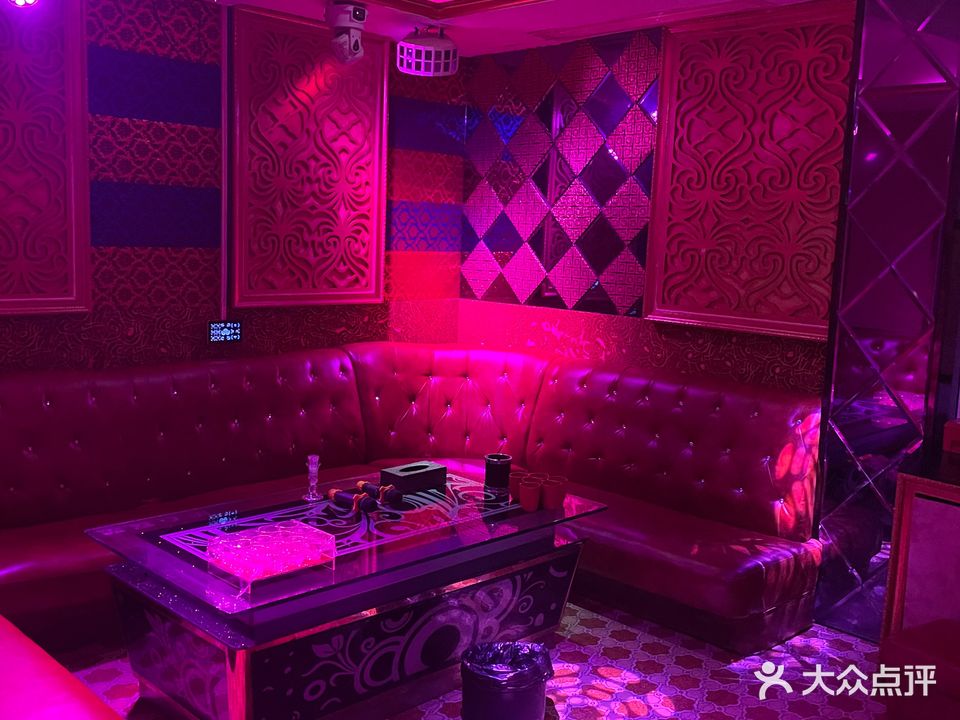 滚石KTV(新青三路店)