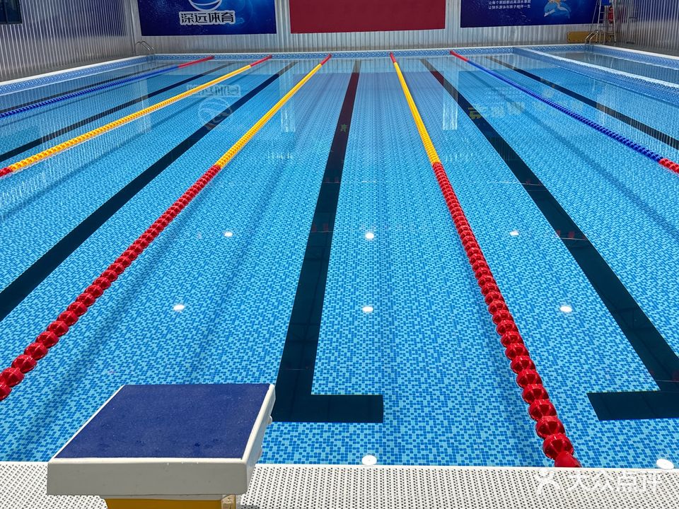 贺州市深远室内恒温游泳馆