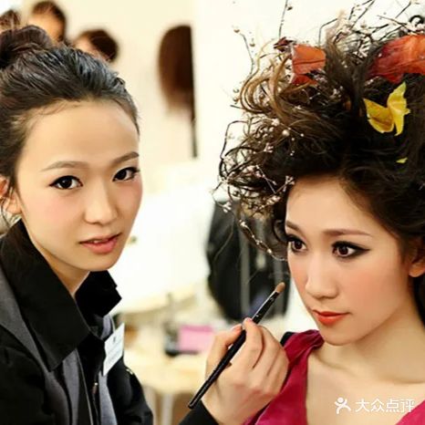 湛江新时代美容美发化妆美甲培训学校