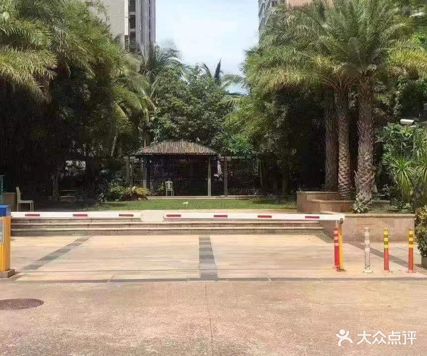 学苑公馆游泳池