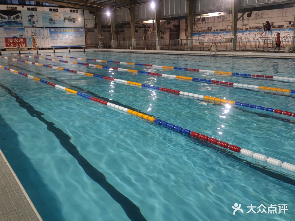振宁友爱体育活动新阳游泳场