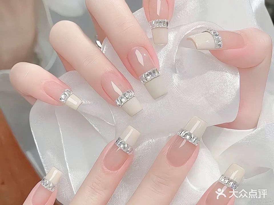 指尖闺园自助穿戴甲