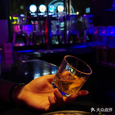 SingleNight Bar兴够耐酒吧