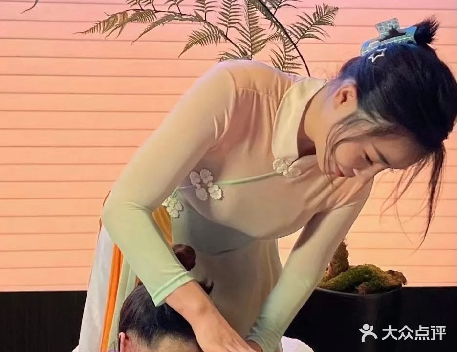 健艾艾灸养生·足疗·按摩·理疗