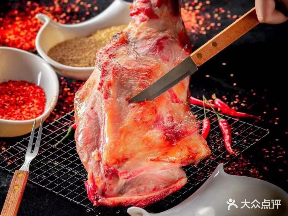 江湖碳火烤羊腿