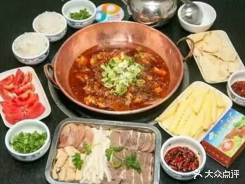 老乌龙牛菜馆·清真火锅(江东花园店)