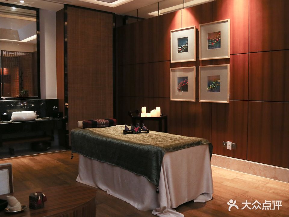 蓝鲸阁悦SPA(三亚中心皇冠假日酒店)