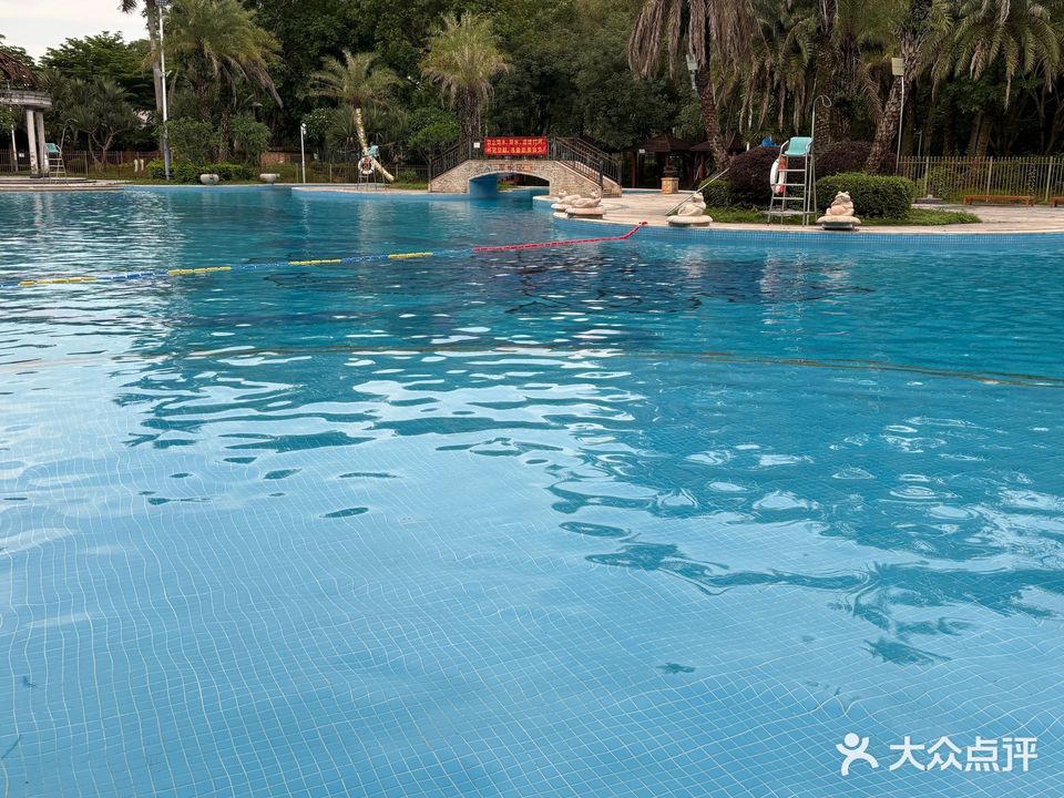 凤凰酒店游泳馆