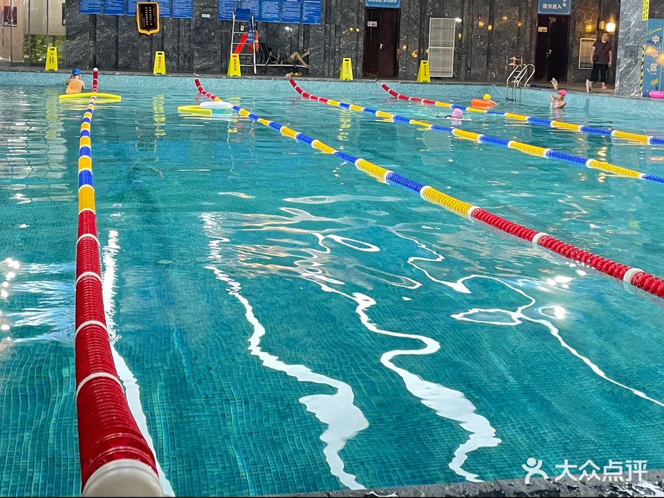 实小健身游泳综合馆