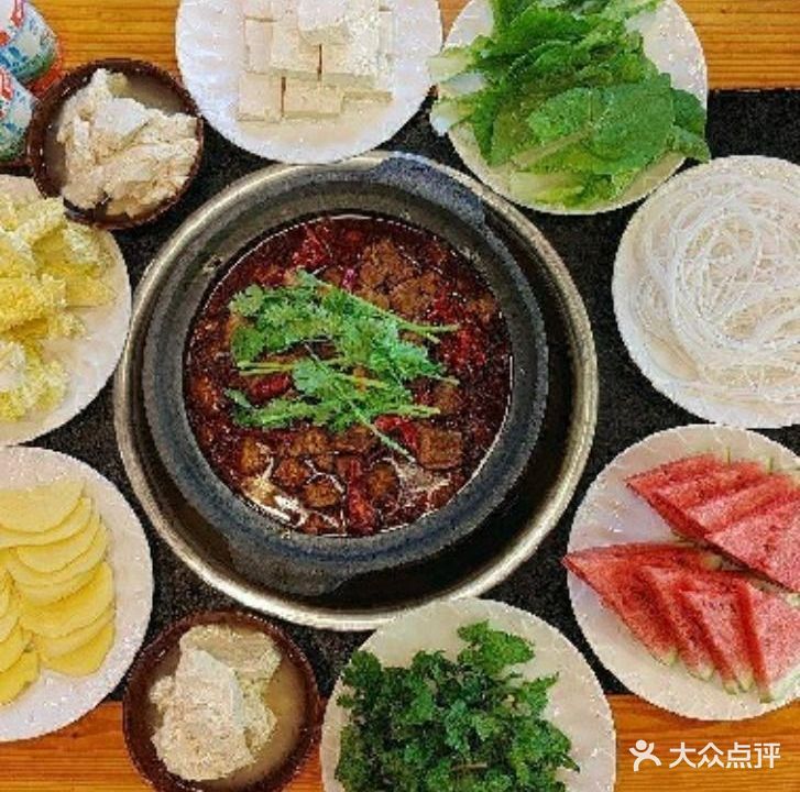 润乡里炭火打边炉旗舰店(碧云黔山店)