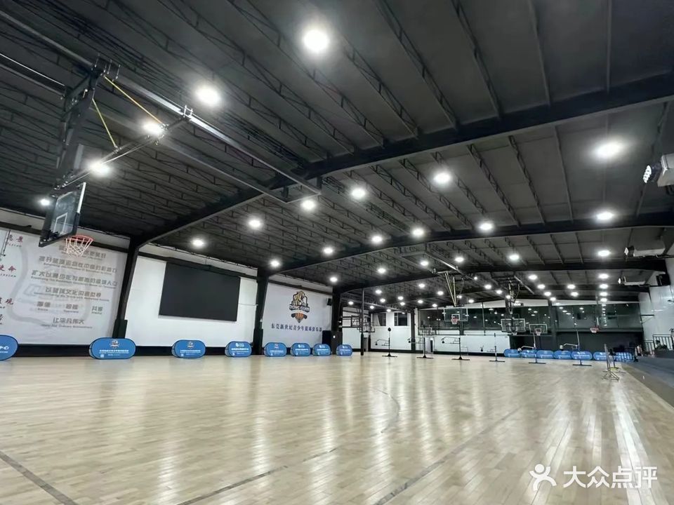 东莞迈克枫体育中心(盈锋店)
