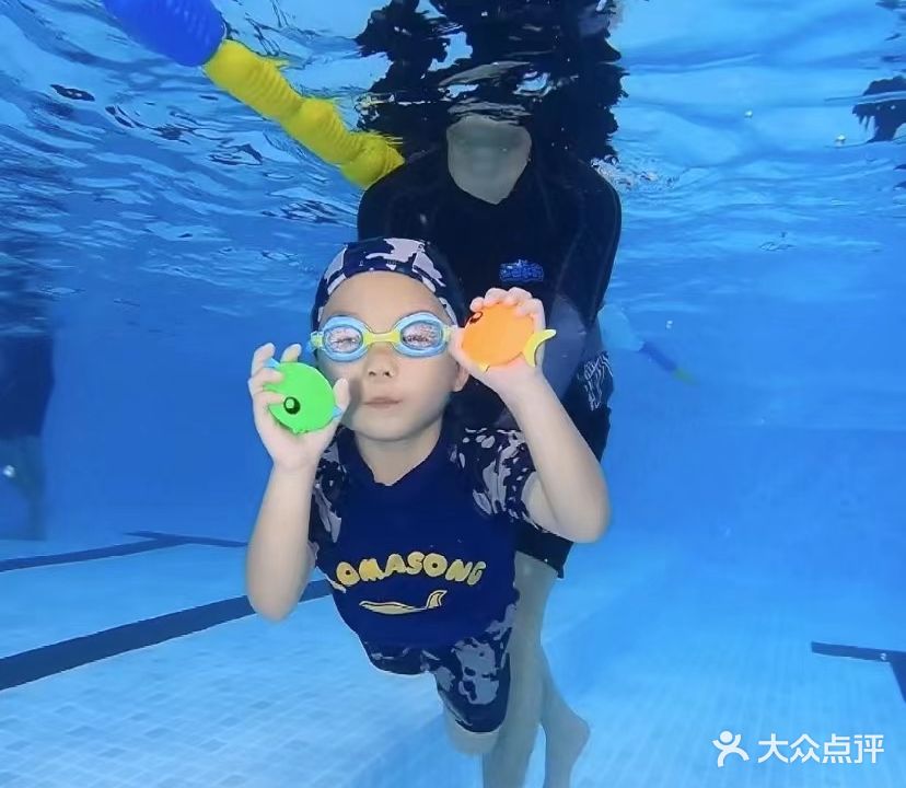 艾米儿童游泳俱乐部