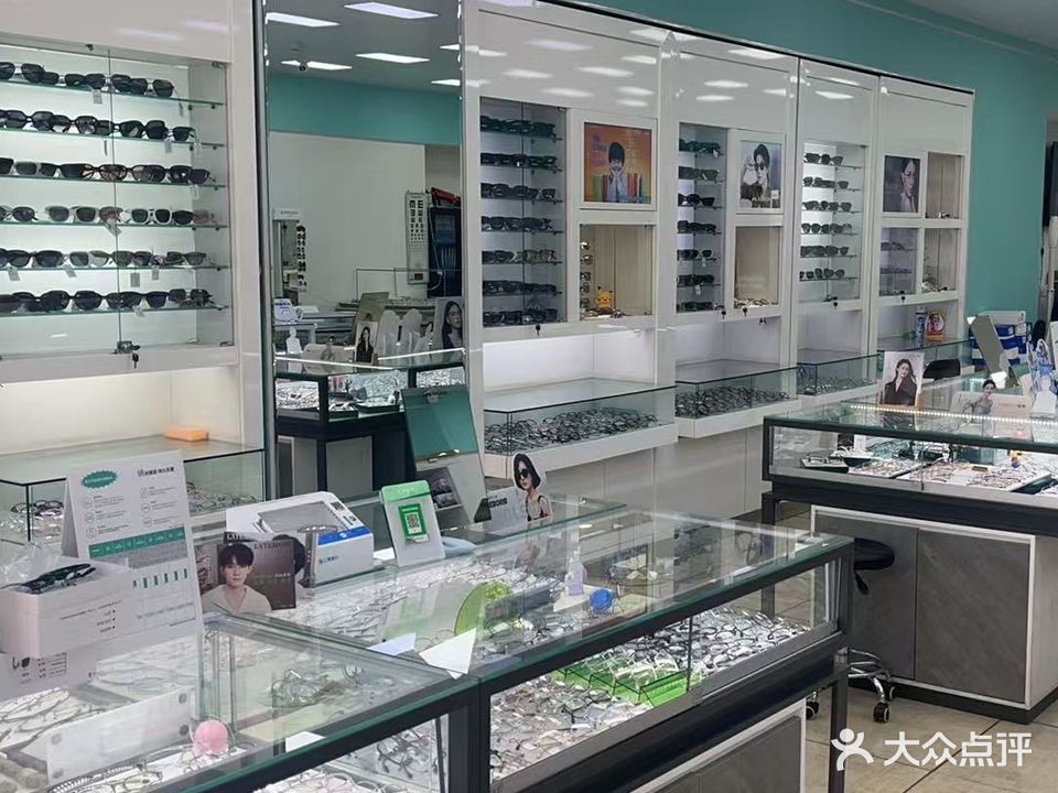 小蒋眼镜视光中心(公交调度大楼店)