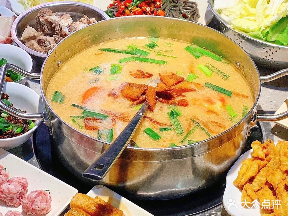 贵州特色豆米黄牛火锅(北站店)