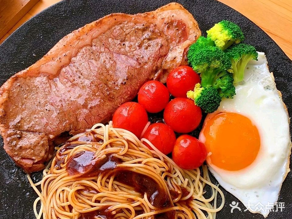 大牛忙街头牛排