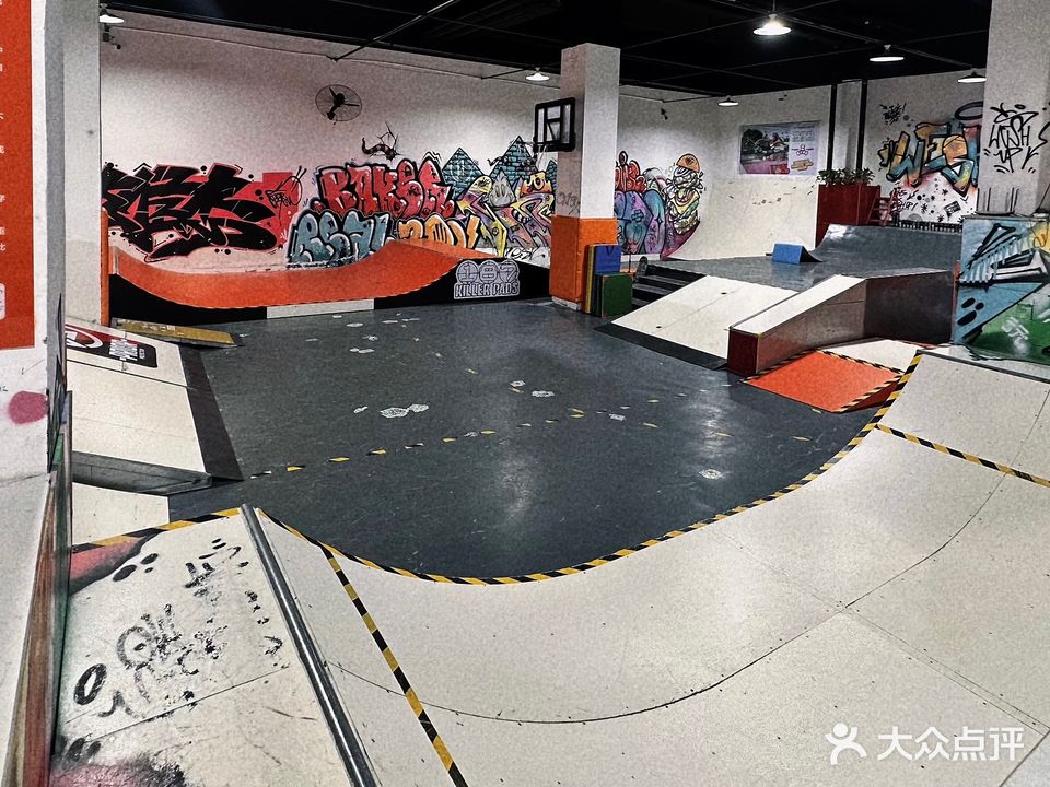 沅滑板空间体验馆(万达新天地店)