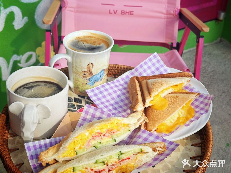 戴礼帽的小熊CAFE & ART