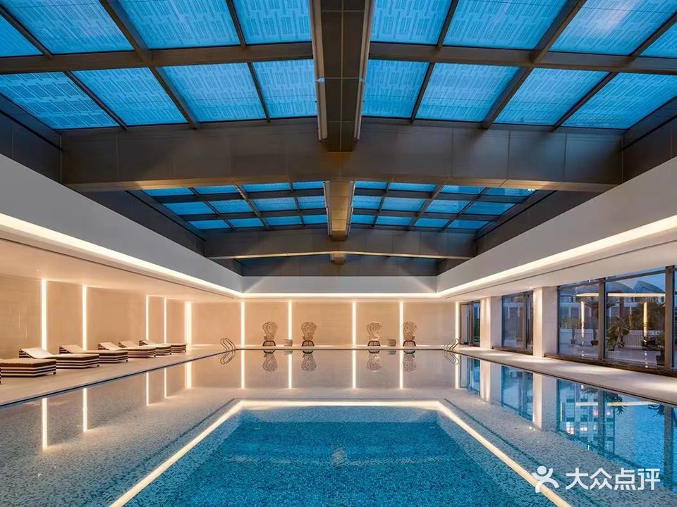 东辉体育游泳俱乐部(金鹰国际购物中心解放南路店)