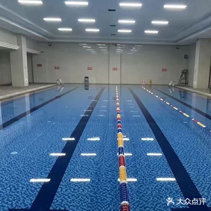 闽航体育恒温游泳馆