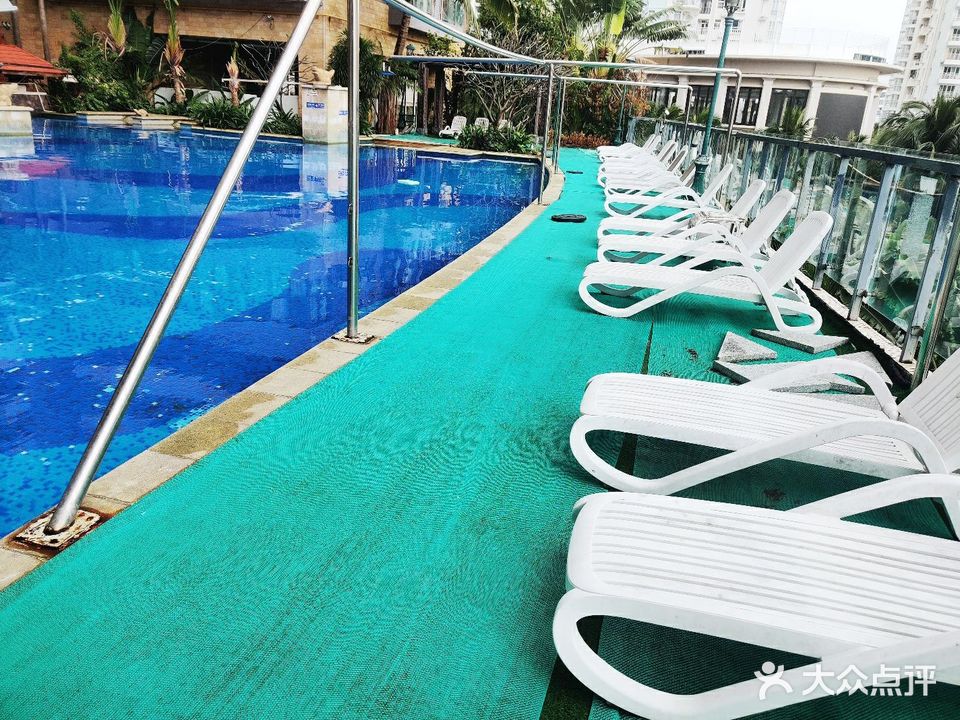 金茂海景花园游泳池