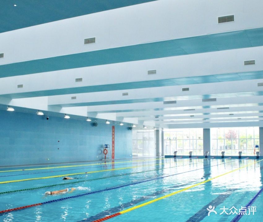 梧桐雨体育中心恒温游泳馆