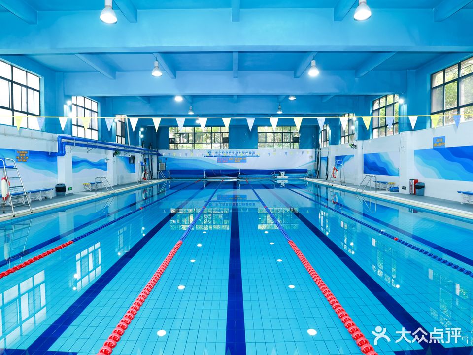 锦鸿花园恒温游泳馆